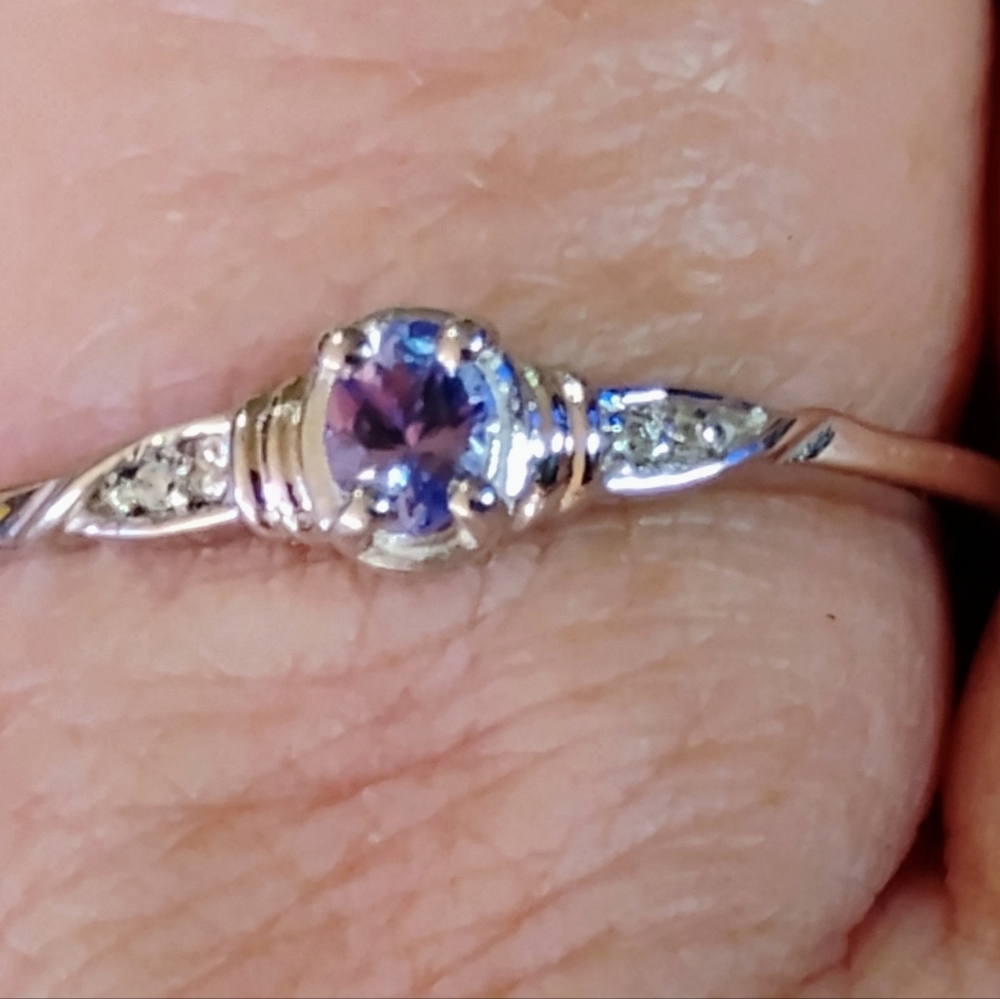 GORGEOUS TANZANITE, ZIRCON AND STERLING SILVER RING. SIZE 10